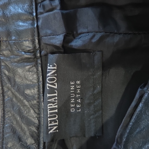 Neutral Zone Womans 100% Black Leather Straight Leg Pants, Size 7/8 - Picture 3 of 6